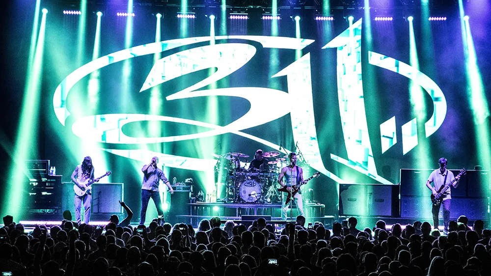 311 performing on tour